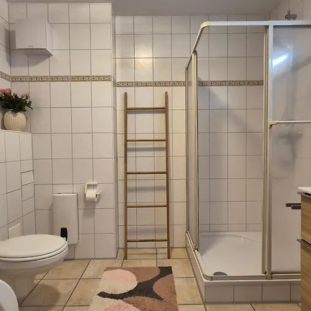 2 Stueven Im Reetdachhaus Cc Casa vacanze
